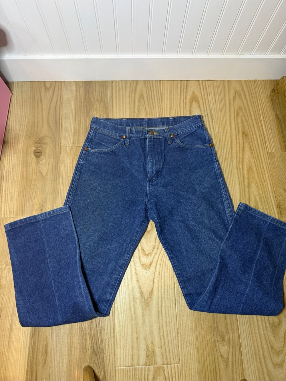 Classic Men's Blue Denim Jeans size 33x30 by wrangler